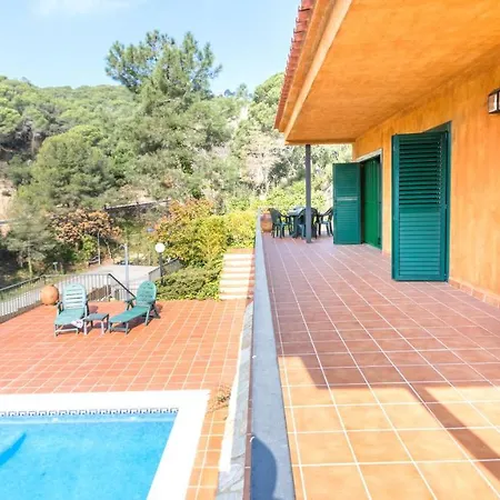 Villa- Gloria 2 * يوريت دي مار